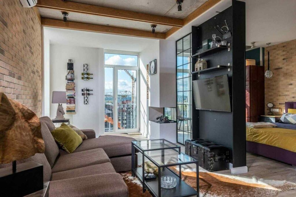 телевизор на стене