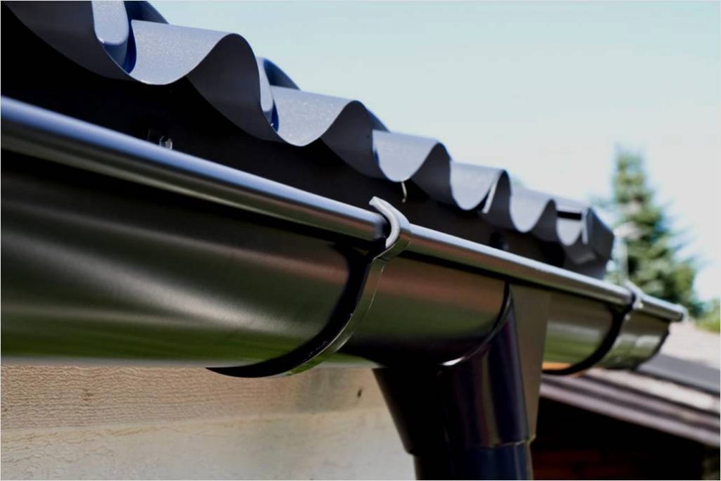 Металеві ринви: надійний захист та естетика вашого будинку